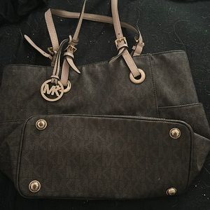 michael kors purse in great condition
